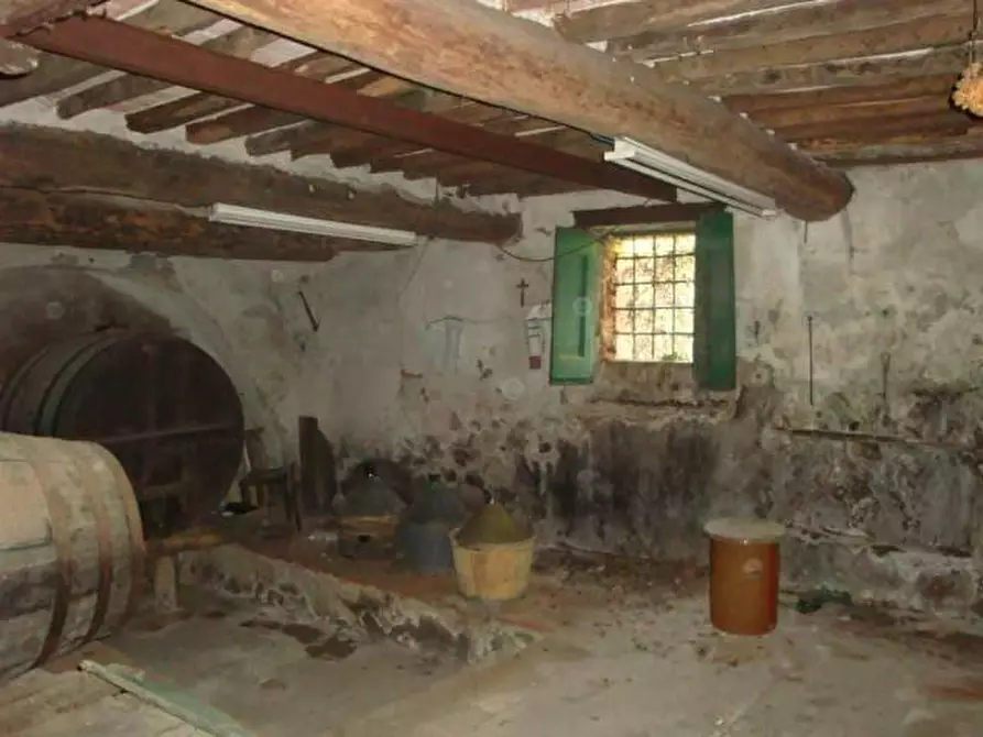 Immagine 11 di Rustico / casale in vendita  a Lucca