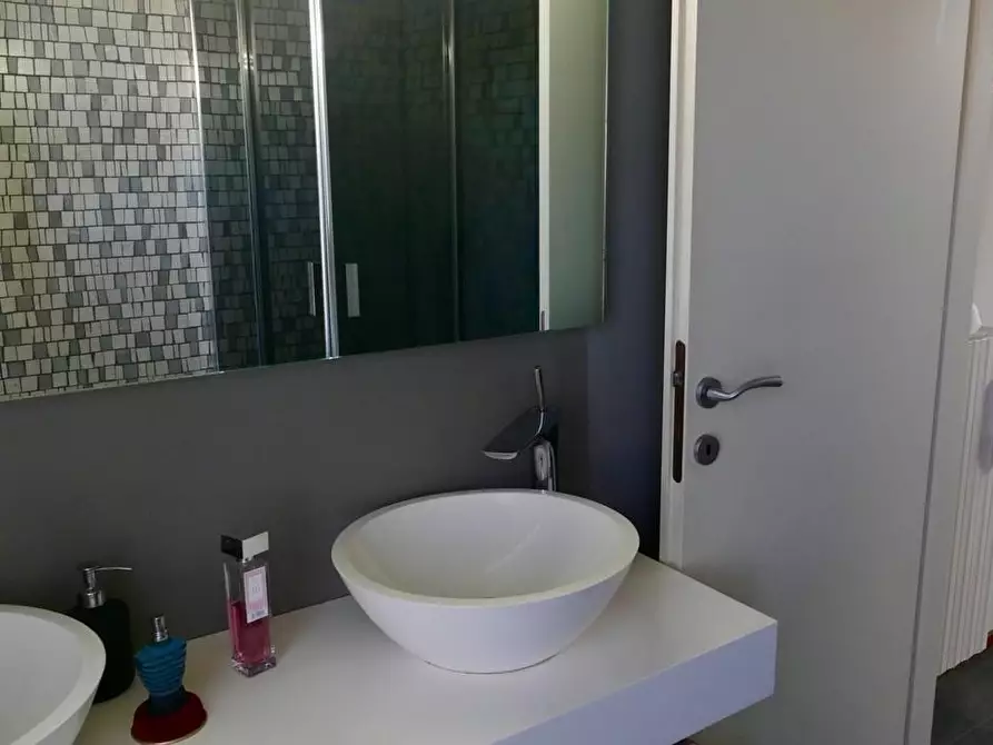 Immagine 19 di Villa in vendita  a Cascina