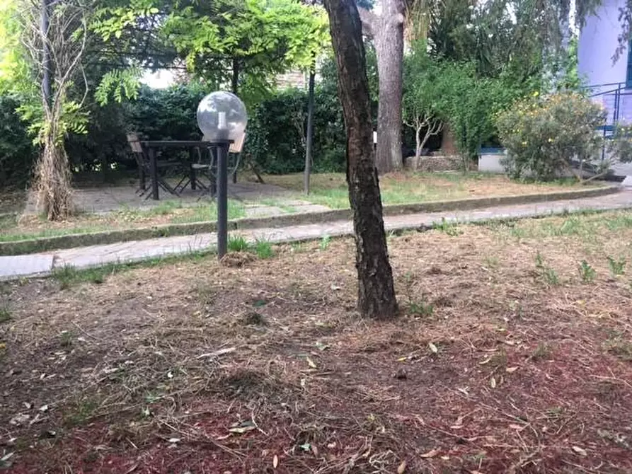 Immagine 2 di Villa in vendita  a Cascina