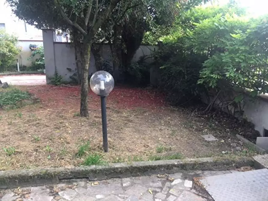 Immagine 3 di Villa in vendita  a Cascina