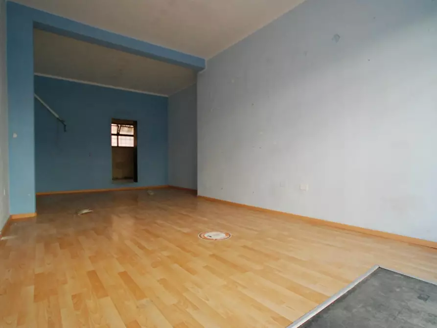 Immagine 3 di Locale commerciale in affitto  a Pontedera