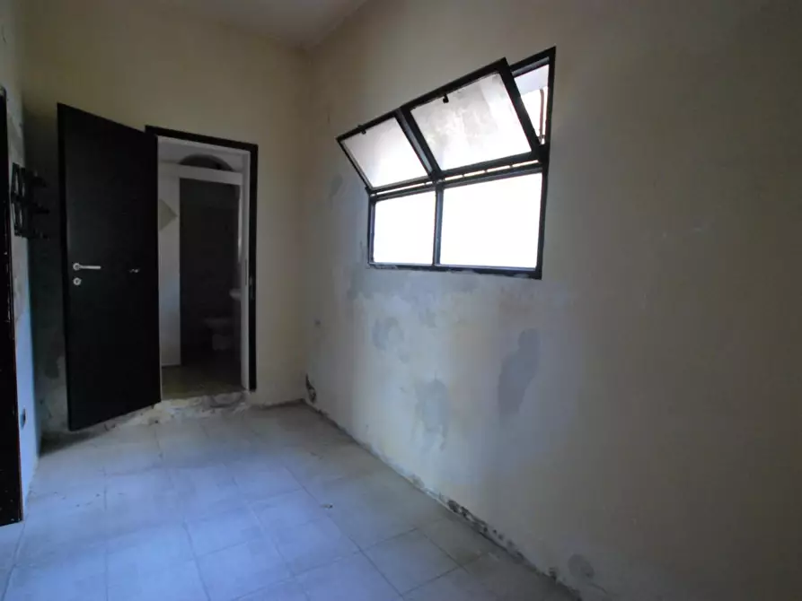 Immagine 6 di Locale commerciale in affitto  a Pontedera