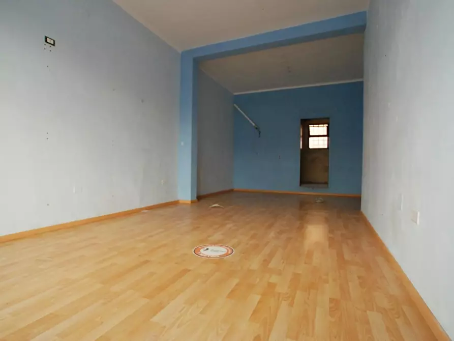 Immagine 4 di Locale commerciale in affitto  a Pontedera