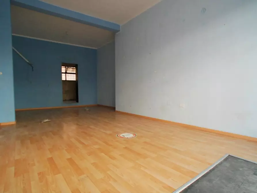 Immagine 2 di Locale commerciale in affitto  a Pontedera