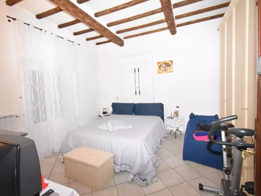 Immagine 10 di Appartamento in vendita  a Buti