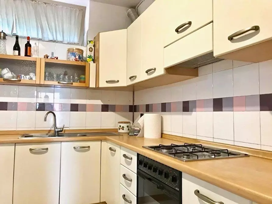 Immagine 2 di Appartamento in vendita  a Massa