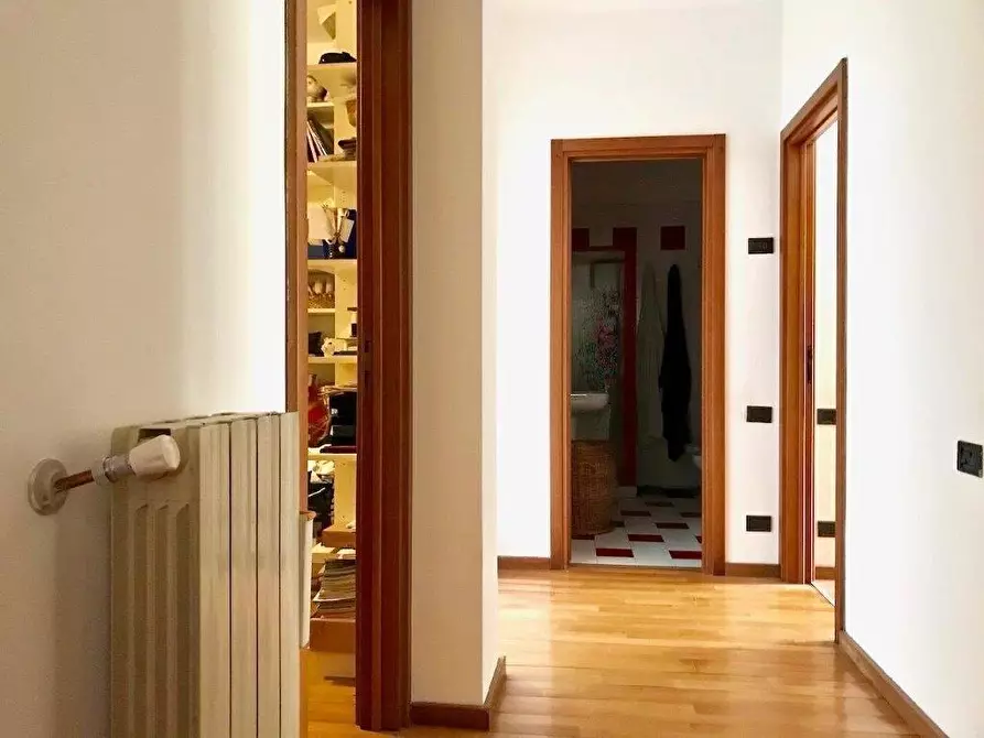 Immagine 7 di Appartamento in vendita  a Massa