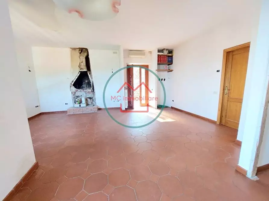 Immagine 10 di Appartamento in vendita  a Massa E Cozzile