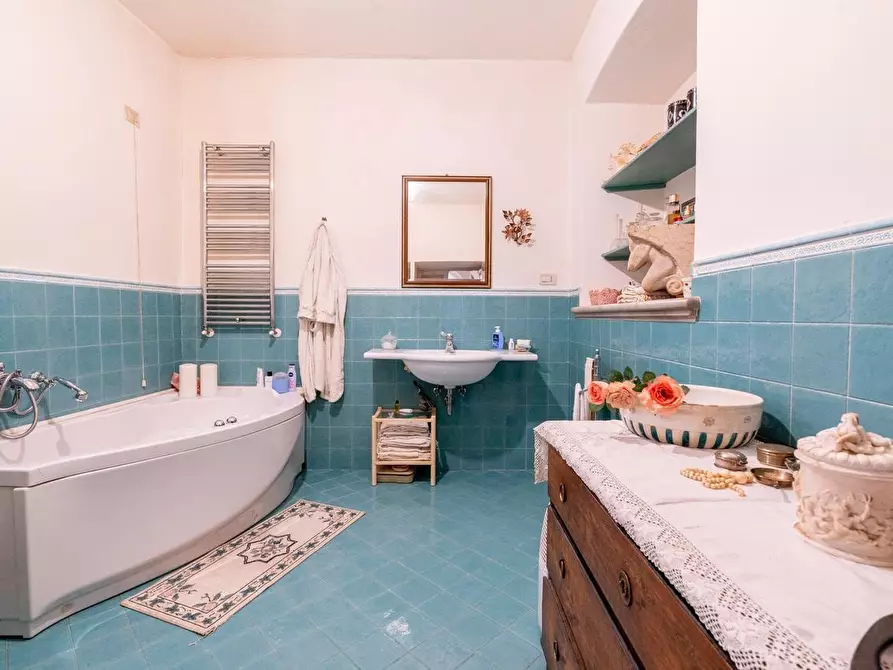 Immagine 16 di Appartamento in vendita  a Massa