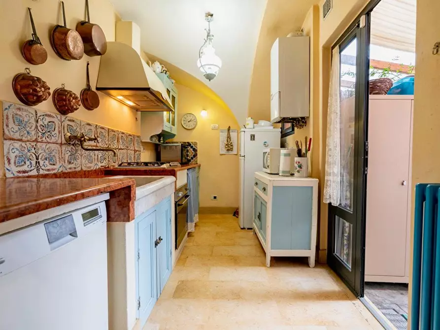 Immagine 11 di Appartamento in vendita  a Massa