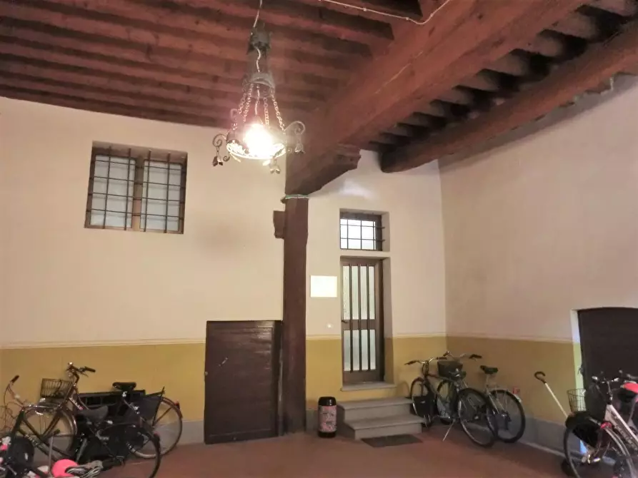 Immagine 6 di Ufficio in vendita  a Lucca