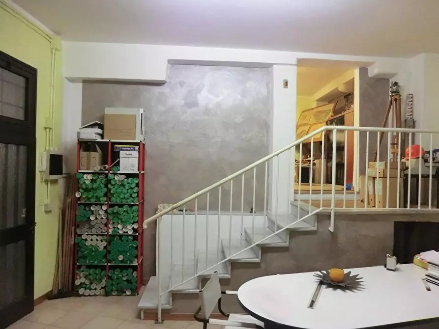 Immagine 2 di Ufficio in vendita  a Lucca