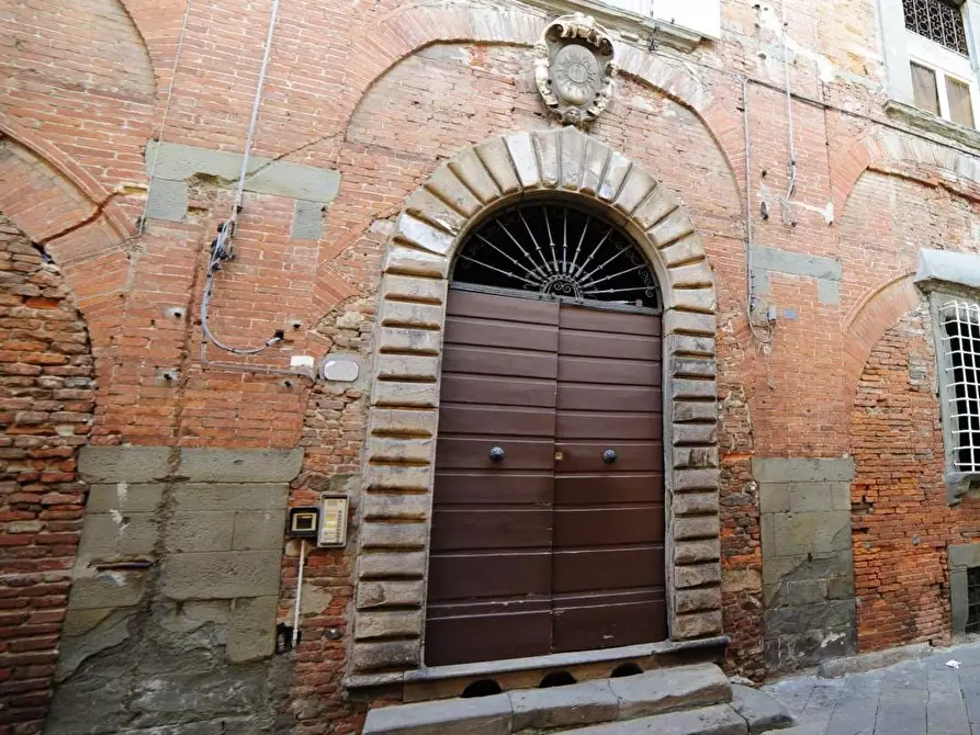 Immagine 7 di Ufficio in vendita  a Lucca