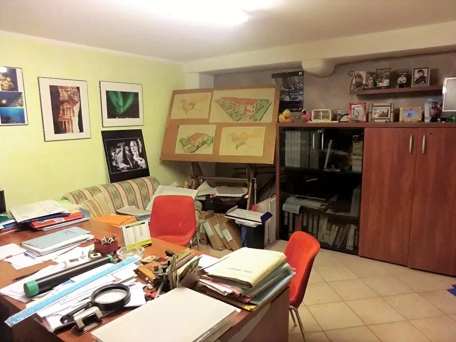 Immagine 3 di Ufficio in vendita  a Lucca