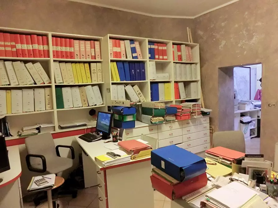 Immagine 4 di Ufficio in vendita  a Lucca