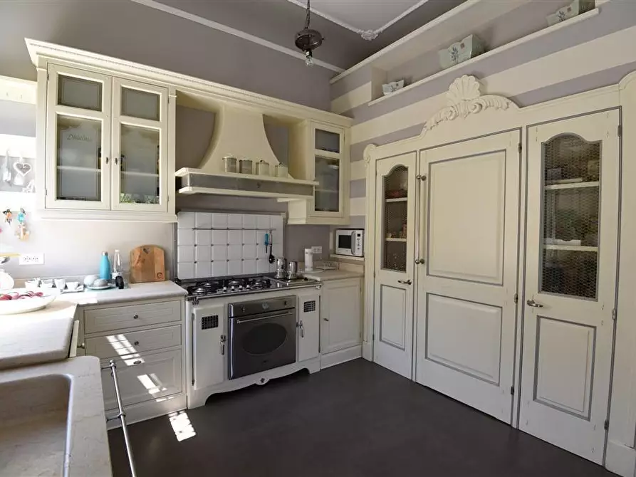 Immagine 2 di Casa indipendente in vendita  a Massa