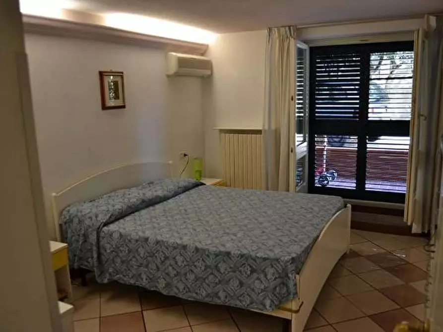 Immagine 13 di Appartamento in vendita  a Viareggio