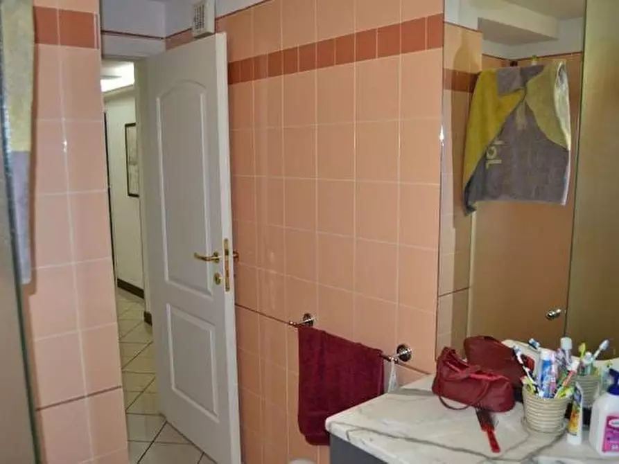 Immagine 11 di Appartamento in vendita  a Viareggio