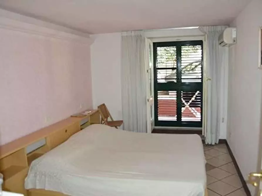 Immagine 3 di Appartamento in vendita  a Viareggio