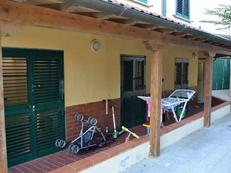 Immagine 4 di Appartamento in vendita  a Viareggio