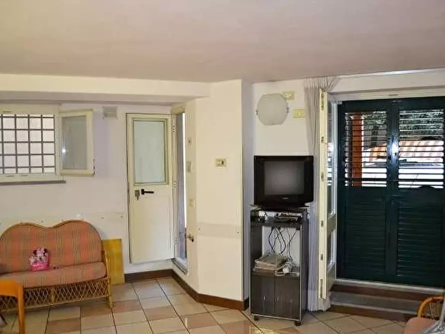 Immagine 2 di Appartamento in vendita  a Viareggio