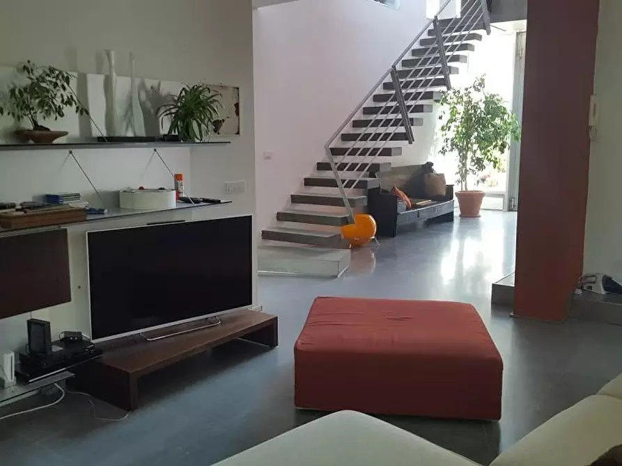 Immagine 3 di Villa in vendita  a Carrara