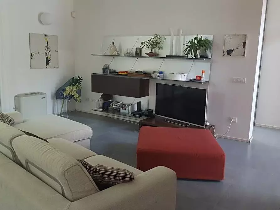 Immagine 4 di Villa in vendita  a Carrara