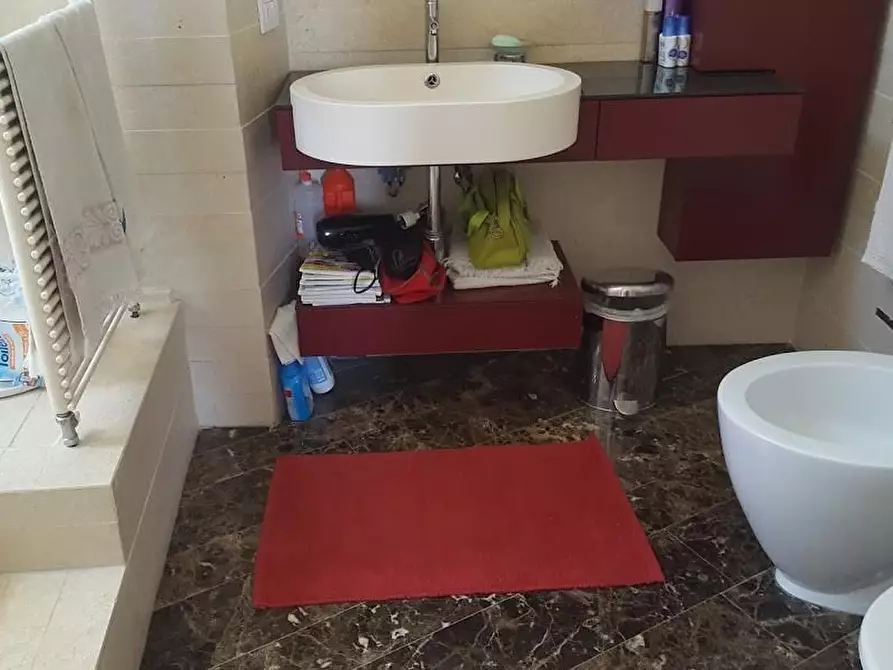 Immagine 23 di Villa in vendita  a Carrara