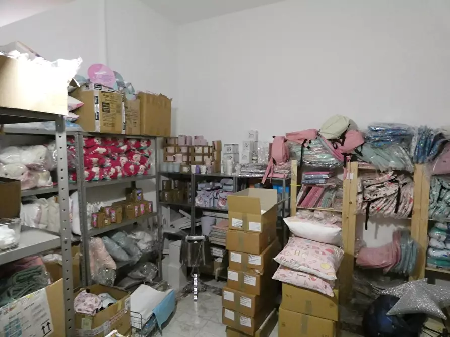 Immagine 4 di Locale commerciale in affitto  a Pontedera