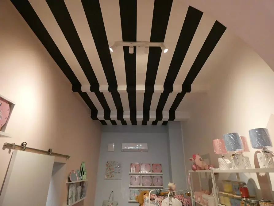 Immagine 3 di Locale commerciale in affitto  a Pontedera