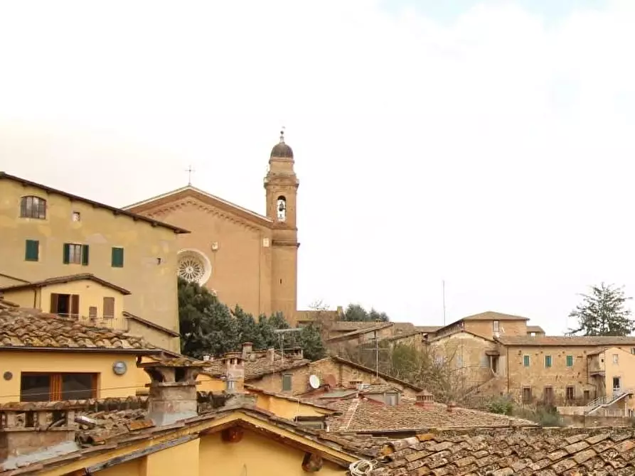 Immagine 1 di Appartamento in vendita  a Siena