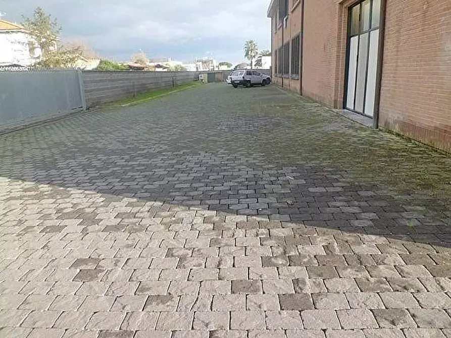 Immagine 22 di Loft/Open space in vendita  a Pisa