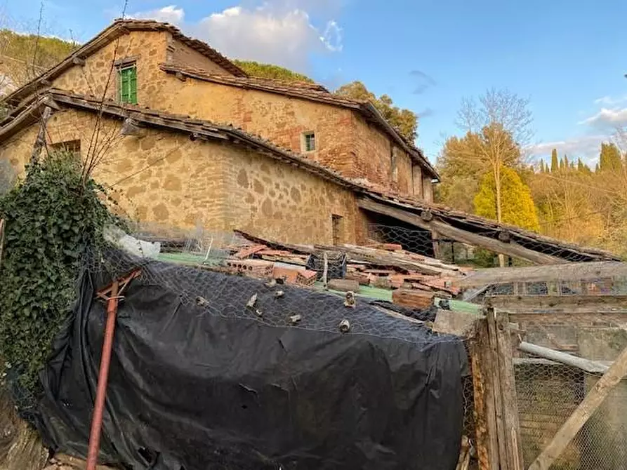 Immagine 1 di Casa colonica in vendita  a Siena