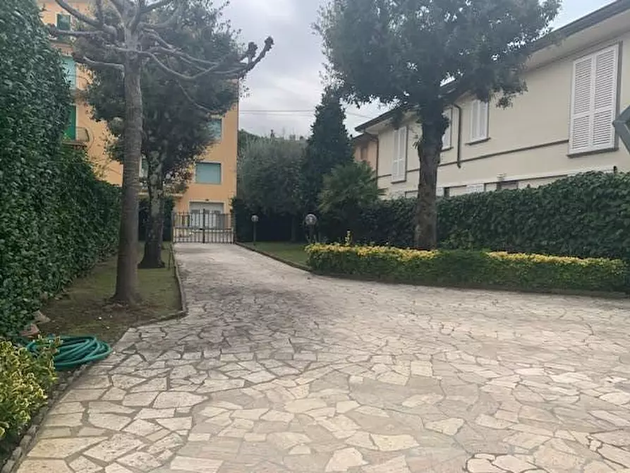 Immagine 1 di Appartamento in affitto  a Camaiore