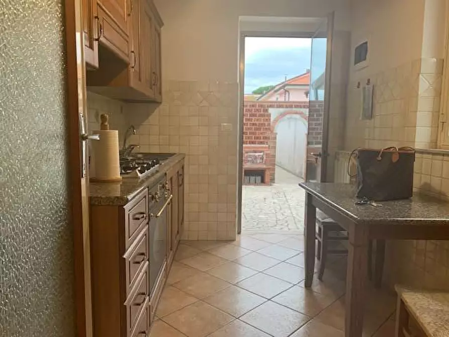 Immagine 3 di Appartamento in affitto  a Camaiore