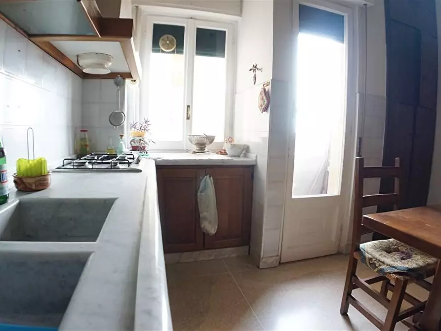 Immagine 8 di Appartamento in vendita  a Massa