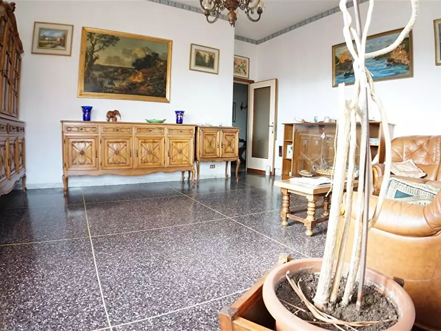 Immagine 17 di Appartamento in vendita  a Massa