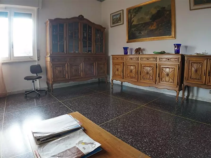 Immagine 2 di Appartamento in vendita  a Massa