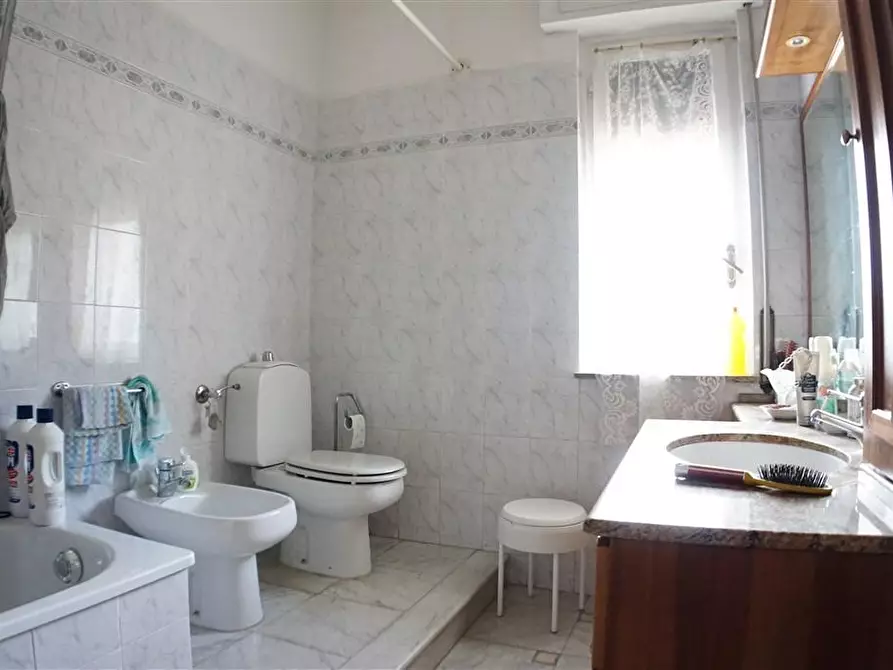 Immagine 15 di Appartamento in vendita  a Massa