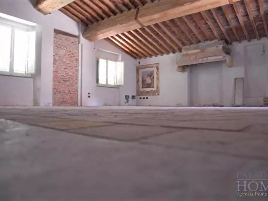 Immagine 7 di Appartamento in vendita  a Lucca