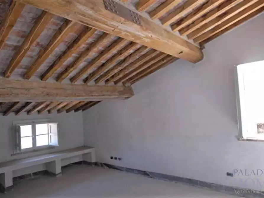 Immagine 9 di Appartamento in vendita  a Lucca