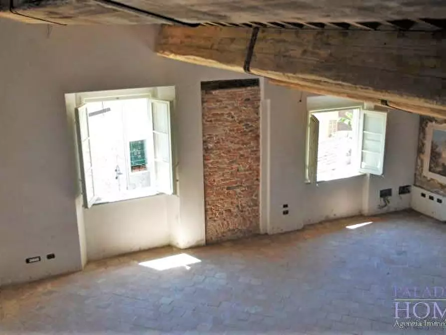 Immagine 8 di Appartamento in vendita  a Lucca