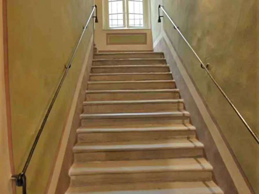 Immagine 4 di Appartamento in vendita  a Lucca