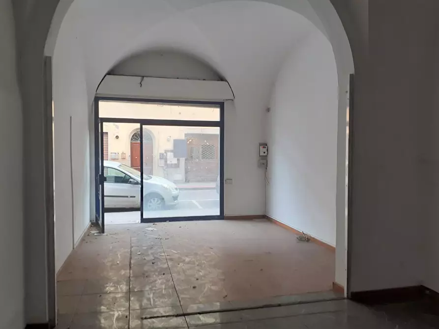 Immagine 2 di Locale commerciale in vendita  a Pontedera