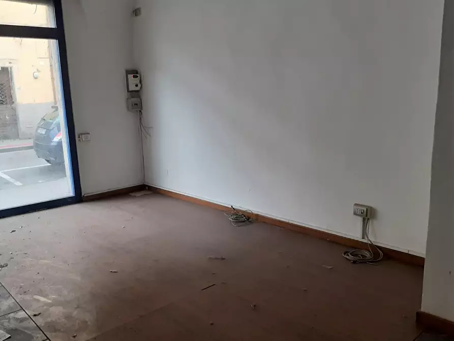 Immagine 9 di Locale commerciale in vendita  a Pontedera