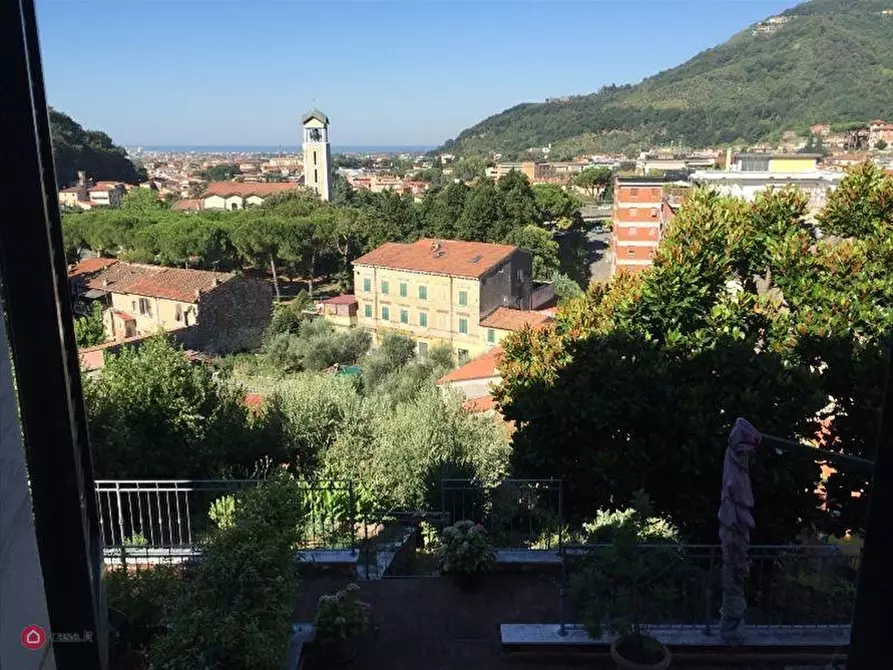 Immagine 1 di Porzione di casa in vendita  a Carrara