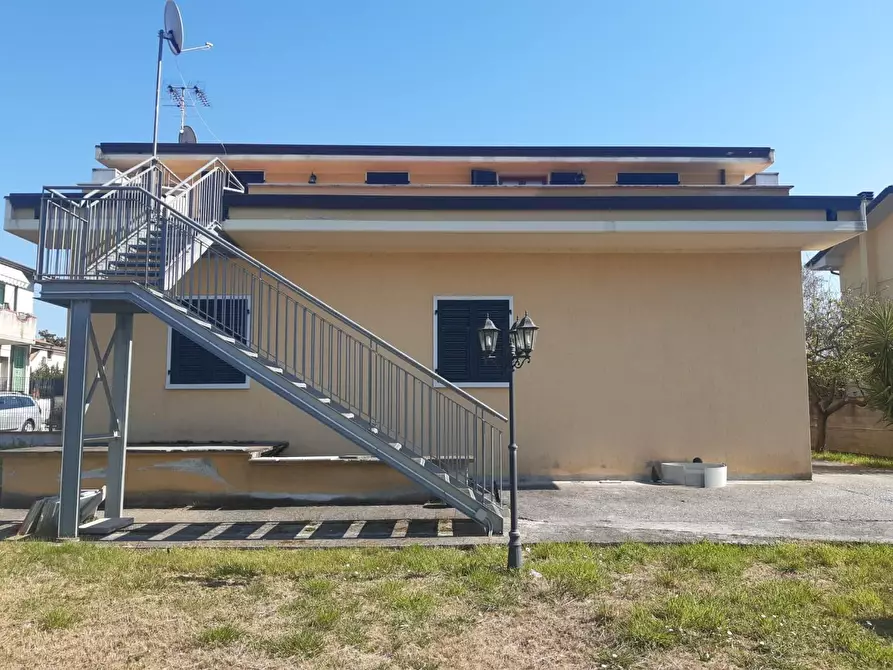 Immagine 3 di Villa in vendita  a Carrara