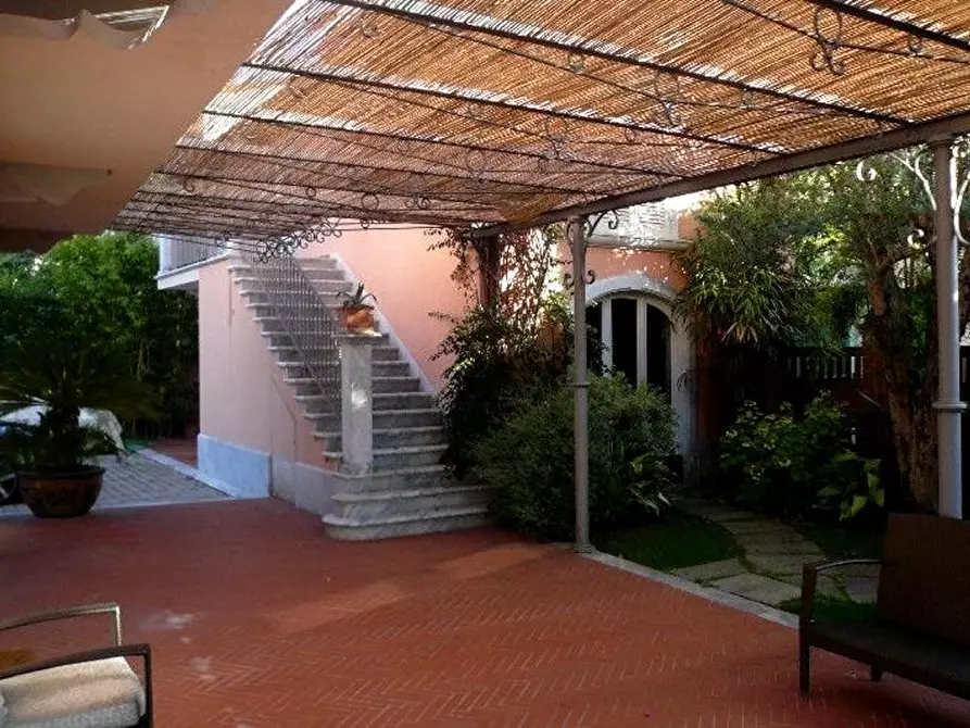 Immagine 18 di Villa in affitto  a Forte Dei Marmi