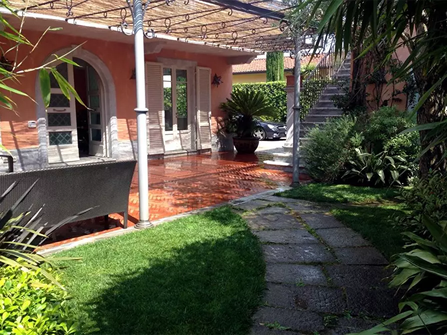 Immagine 16 di Villa in affitto  a Forte Dei Marmi