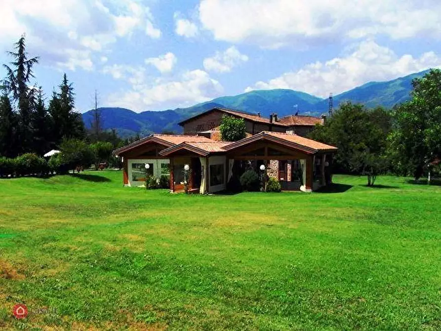 Immagine 8 di Casa colonica in vendita  a Villafranca In Lunigiana